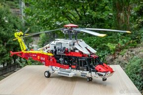 LEGO Technic 42145 Záchranářský vrtulník Airbus H175