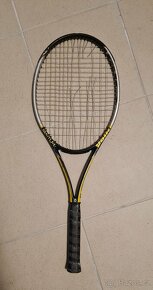 Prodám tenisové a badmintonové vybavení