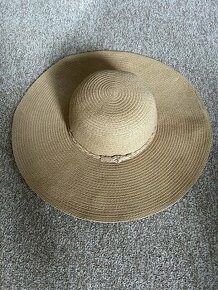 Slaměný klobouk