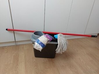 Mop-nový