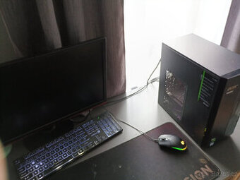 Kompletní herní setup – PC, monitor, židle, příslušenství