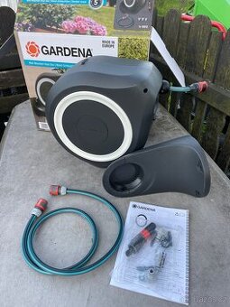 Nástěnný box RollUp M Gardena s hadicí 20m