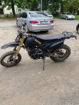 Yuki 125 - 1