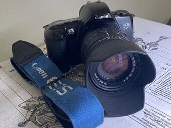 Analogová zrcadlovka Canon Kiss s objektivem Sigma 28–105mm