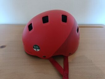 Dětská helma na kolo Decathlon BTWIN vel. S 52-55cm červená