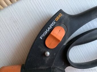 Nůžky na trávu Fiskars GS42