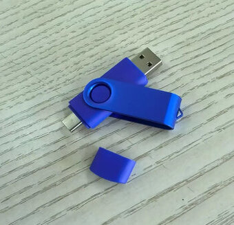 NOVÝ Duální USB-A 2.0 / Type-C Flash Disk s kapacitou 100 GB