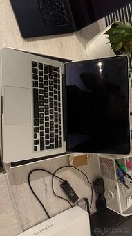 MacBook Pro 13” Retina (Early 2015) – s krabicí a nabíječkou