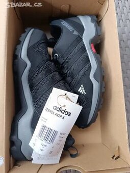 Nove dětské boty Adidas Terrex vel. 31