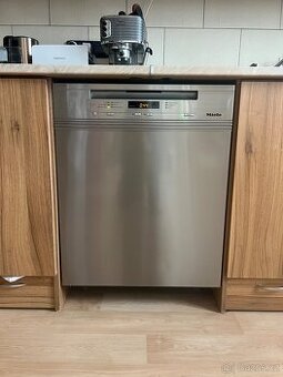 celonerezová myčka Miele G 6100 SCi