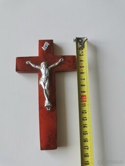 Krásny starý bakelitový krížik