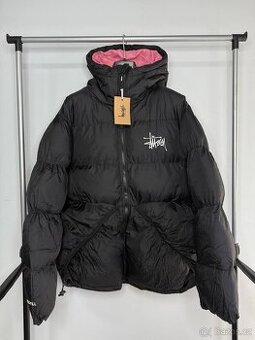 Stüssy 800 Fill Puffer Jacket — černá s růžovou podšívkou