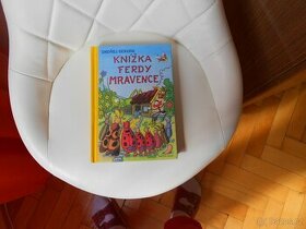 Knížka Ferdy mravence.