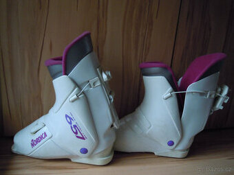 Přeskáče Lyžařské boty velikost EU 38 lyžáky 24cm dětské