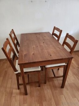 Jídelní stůl a 4x židle