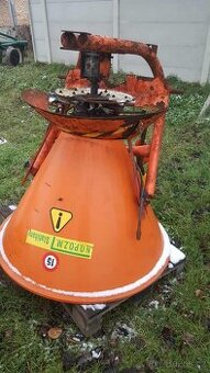 Rozmetadlo 300L soli, písku, hnojiv za traktor