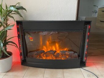 Elektrický krb s realistickým efektem plamenů