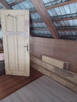 starší obložkové dveře 80 levé