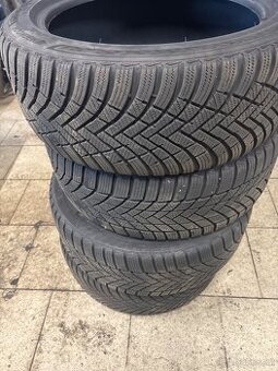 225/45R17 94v