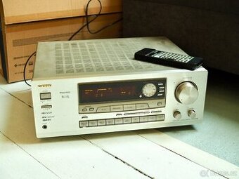 Zesilovač Onkyo TX-SV545 – stříbrný