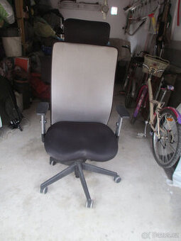 Velmi zachovalé pojízdné křeslo kancelářské větší