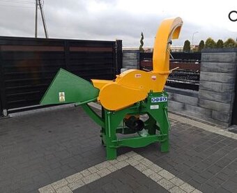 Štěpkovač větví na traktor