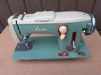 Šicí stroj LADA