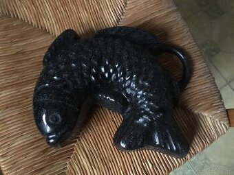 forma k peceni tvar ryba, hluboke talire v barve lila