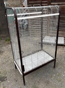 Velká klec pro papouška