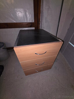 Zásuvkový kontejner