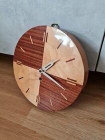 dřevěné hodiny