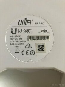 UBIQUITI UniFi AP PRO - access point + rámeček