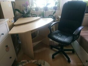 Daruji PC stůl a koženou židli