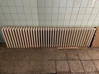 Prodám litinový radiator "lámač zad"
