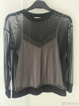 Top s tílkem Zara