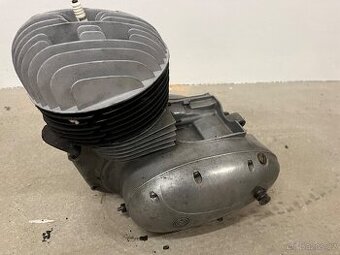 ČZ 250 motor