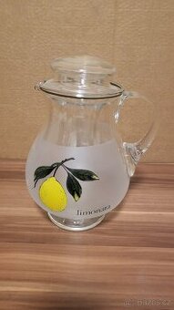 Zdobený skleněný džbán na limonádu s chladící vložkou
