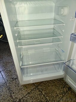 Prodám lednici s mrazákem značky Beko.
