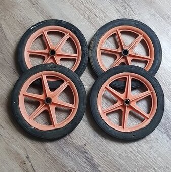 Kolečka 4ks - 22cm. Průměr středu 1,5cm.