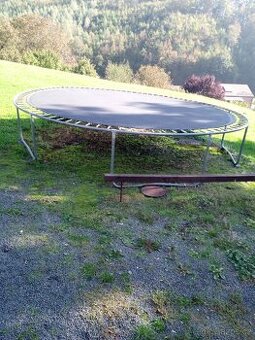 Trampolína
