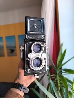 Klasický dvouoký fotoaparát na film Yashica D