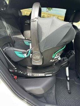 Autosedačka Britax Römer 3 i-size včetně otočné základny