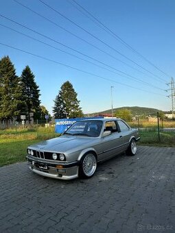BMW E30 320i coupé
