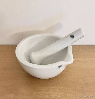 Porcelánový hmoždíř zn. JIPO, průměr 12,5 cm - nový