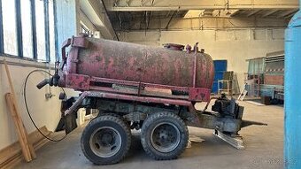 Železná cisternová přívěsná kára - fekální vůz