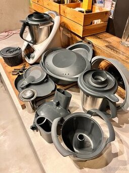 Thermomix TM6 s bohatým příslušenstvím