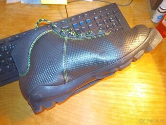 Botas boty moderní vel. Eur 42 plus běžky