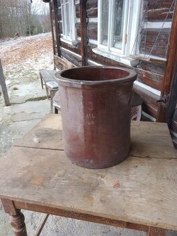 Velká keramická nádoba