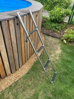 Nerezové kompaktní skládací schůdky k bazénu nebo lodi