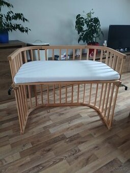 Postýlka k rodičovské posteli